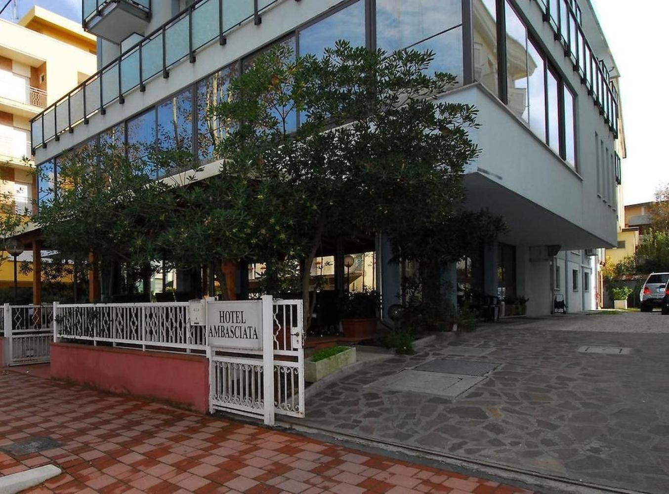 Hotel Ambasciata Cesenatico Exterior photo